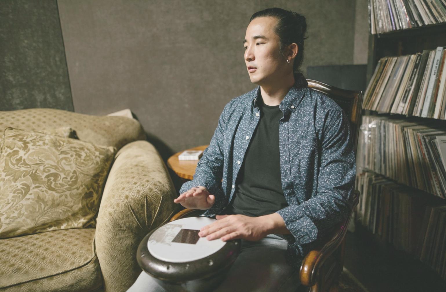 Musikproduktions-Setup mit Computer und Software